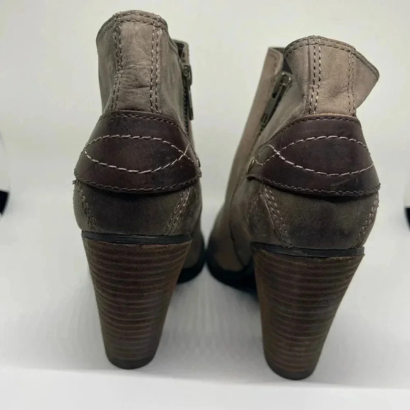 Shoemint Taupe Zip Back Stacked Heel Western Faux Leather Ankle Boots Size 8.5 - Picture 4 of 9
